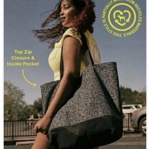 NEW PINK Victoria's Secret Weekender Tote NWT